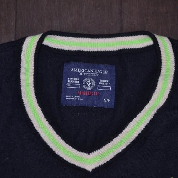 Americian Eagle Sweater - Picture 2 of 3